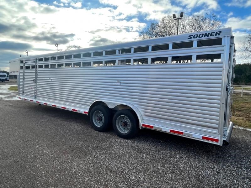 2024 Sooner 30' hd livestock trailer