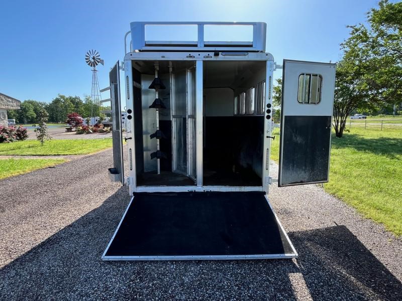 2018 Merhow 4 horse 16ft living quarter with slide out