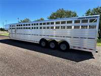 2025 Elite 32' x 8' livestock trailer