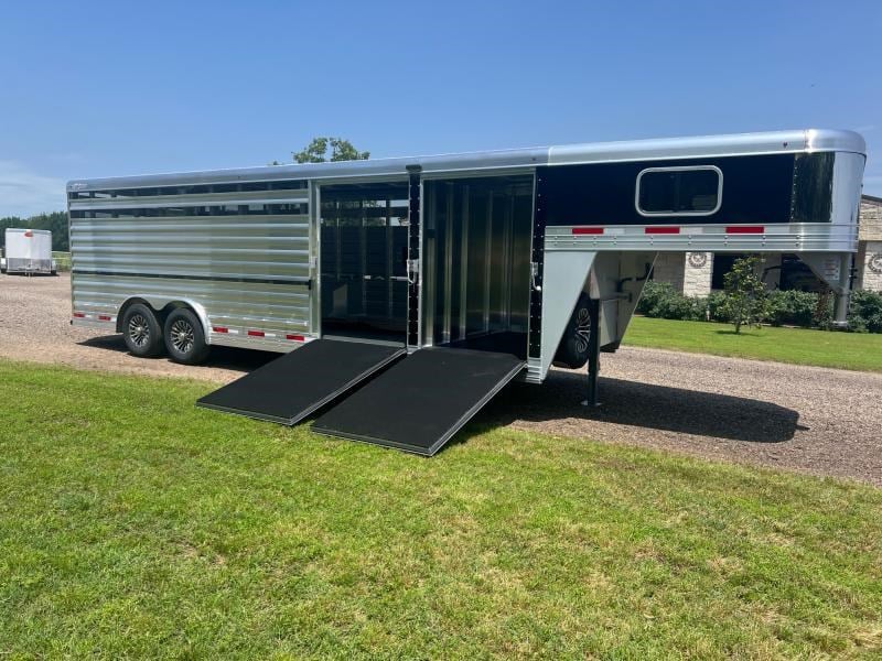 2024 Exiss 25' show cattle with 2 ramps