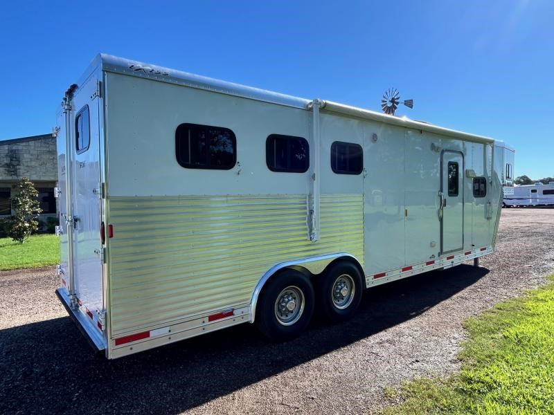 2007 Exiss 3 horse 10' living quarter