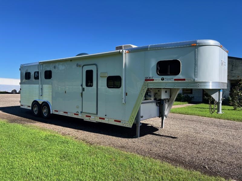 2007 Exiss 3 horse 10' living quarter