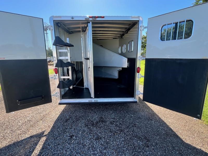 2007 Exiss 3 horse 10' living quarter