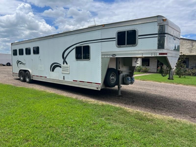 2005 Eby 2005 eby 4 horse 12' living quarter