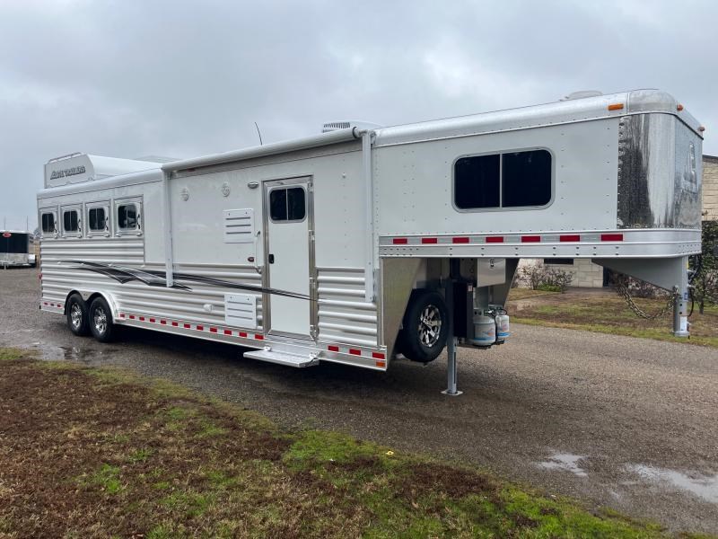 2024 Elite 4 horse 10'8'' living quarter with generator