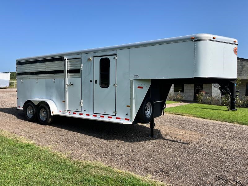 2003 Sundowner 4 horse stock combo