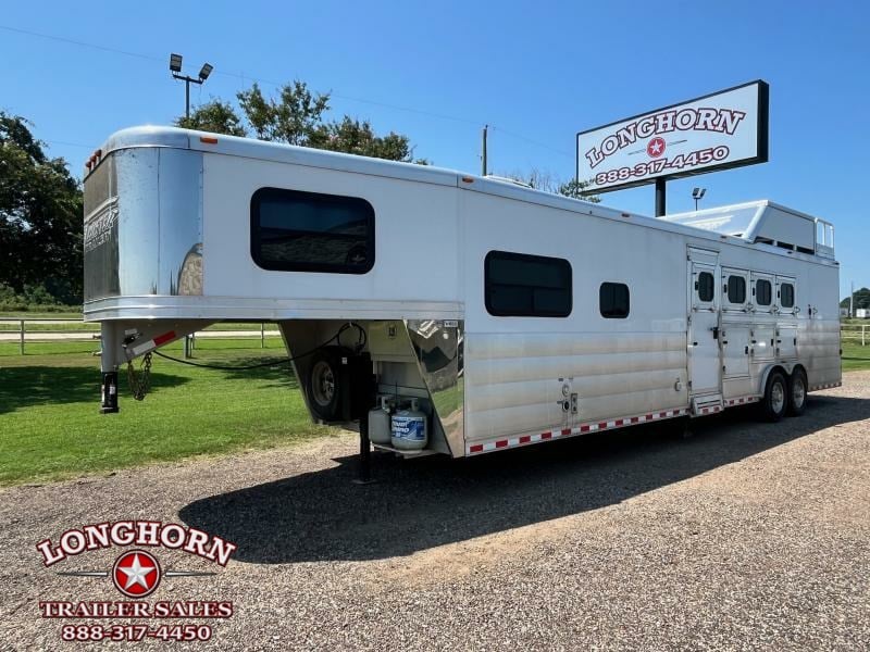 2019 Twister Trailer 4 horse side load 12'8" living quarter