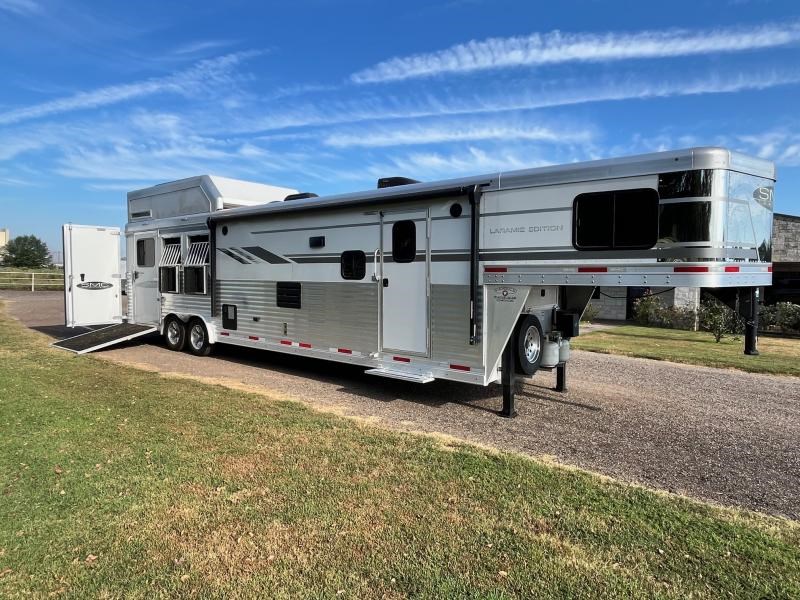 2021 smc 3 horse 14ft living quarter with slide out