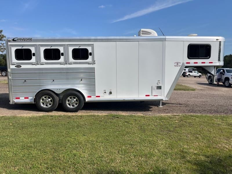 2016 Cimarron 3 horse with weekender living quarter