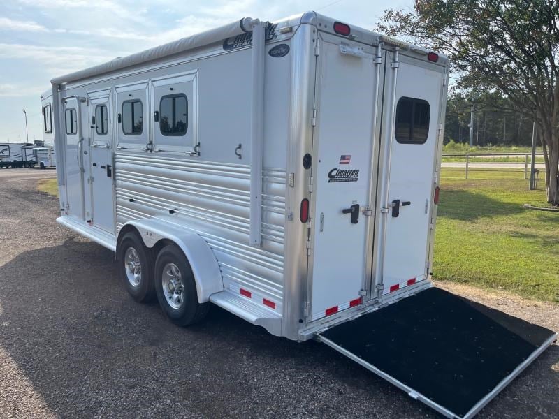 2016 Cimarron 3 horse with weekender living quarter