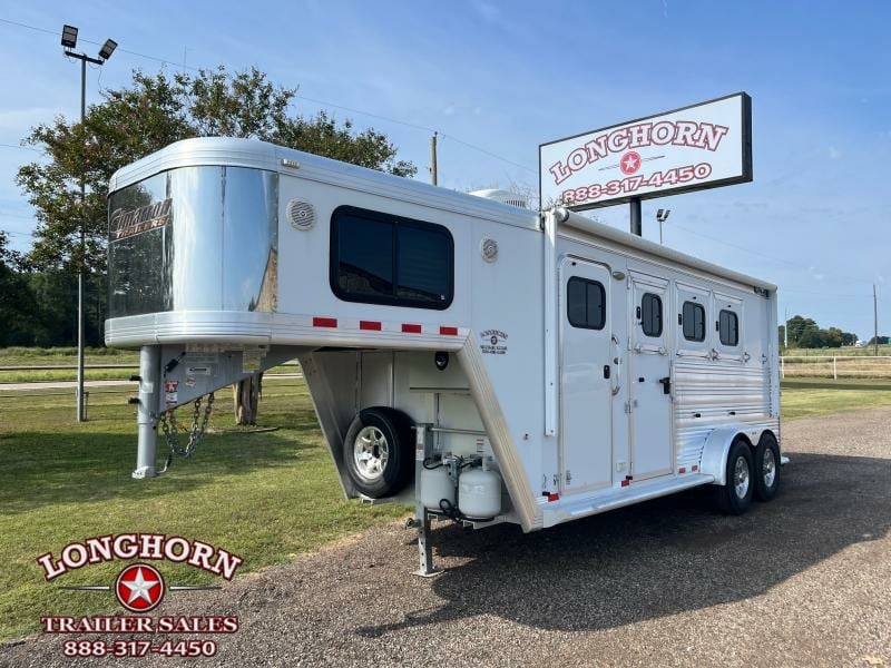 2016 Cimarron 3 horse with weekender living quarter