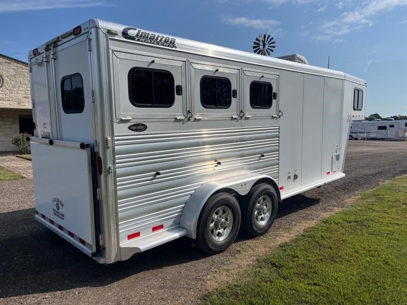 2016 Cimarron 3 horse with weekender living quarter