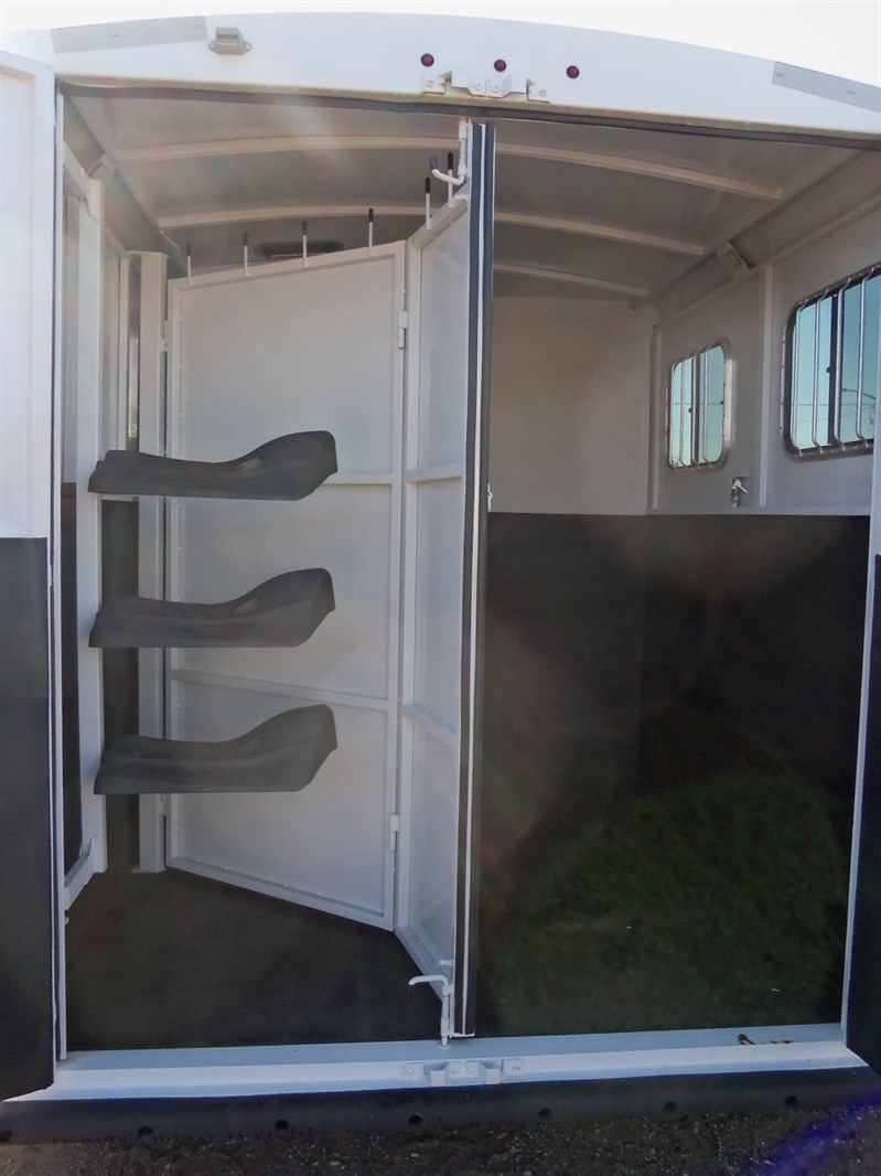 2023 Titan 2h royal - rear tack