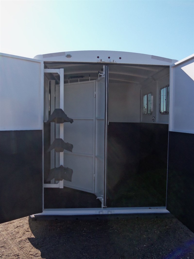 2023 Titan 2h royal - rear tack