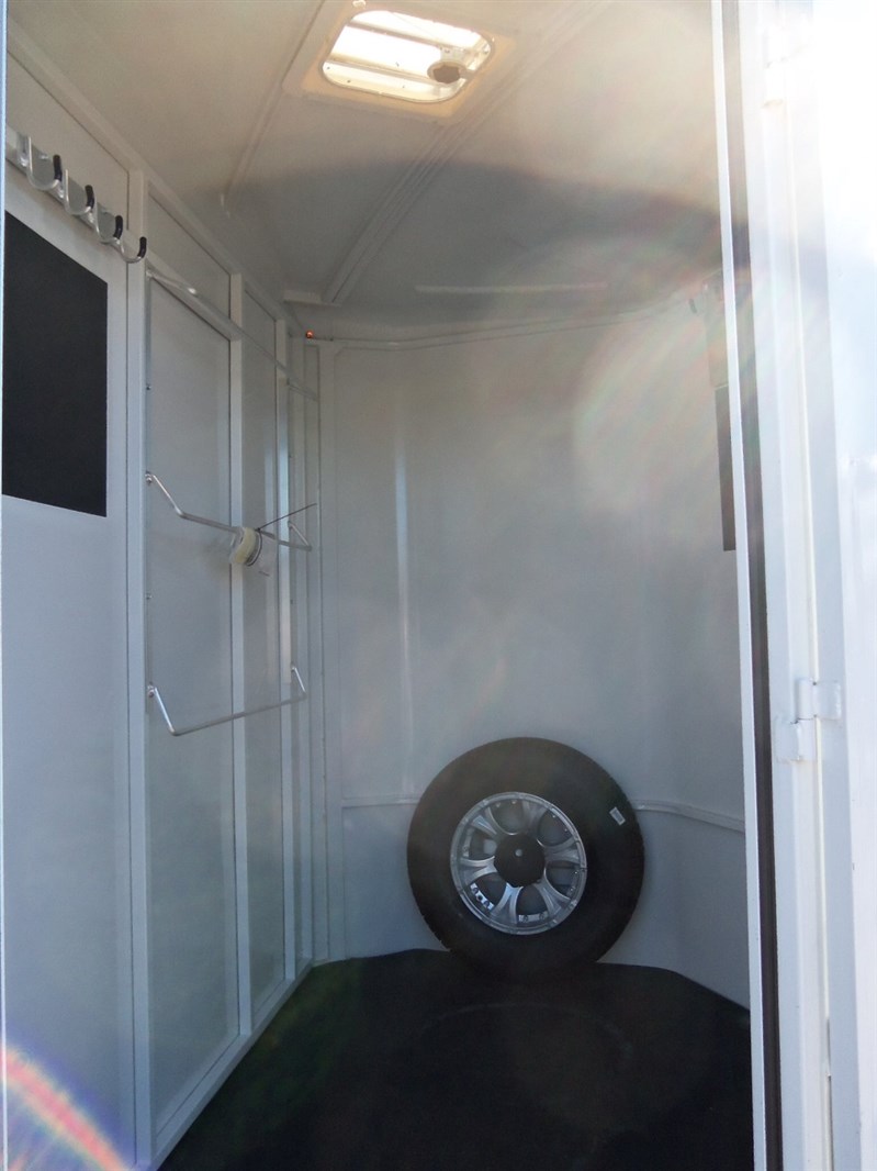 Trailer Photo 8