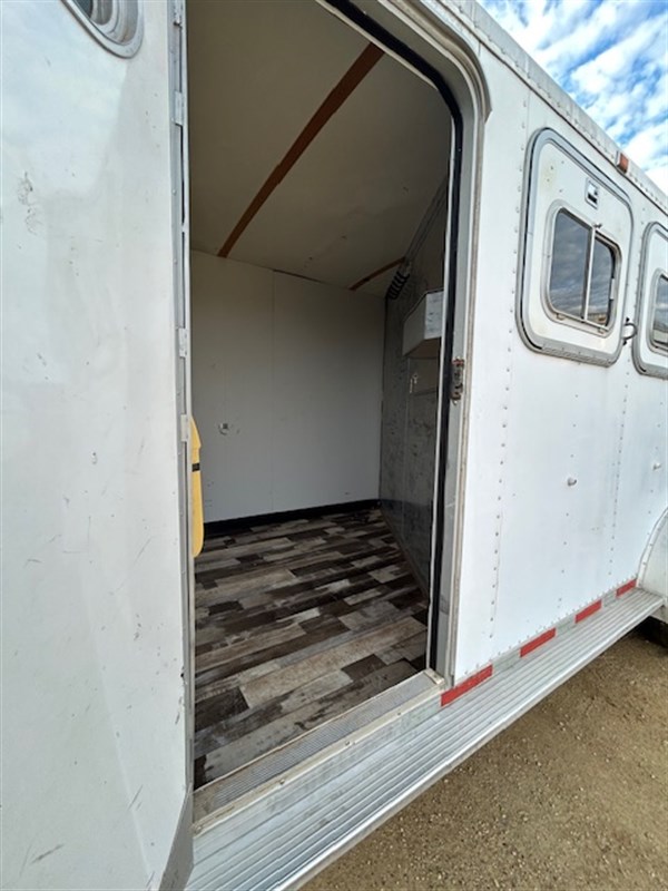 Trailer Photo 8