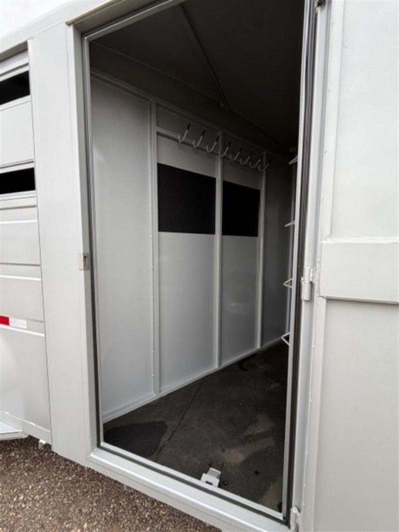 2022 Titan 4 horse bp
