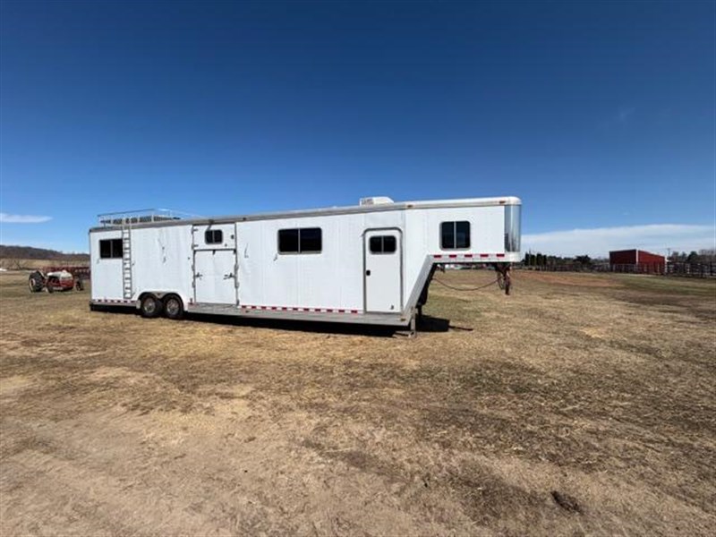 1998 Featherlite 6 horse head to head gn