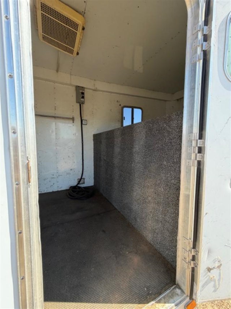 Trailer Photo 16