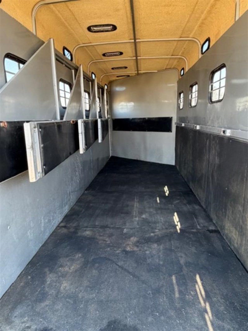 Trailer Photo 8