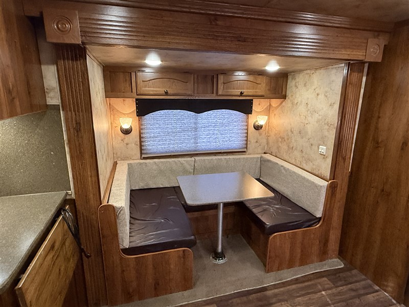 2013 Lakota 4 horse 15' lq