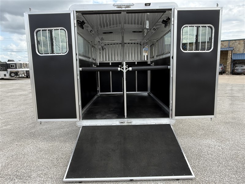 Trailer Photo 11