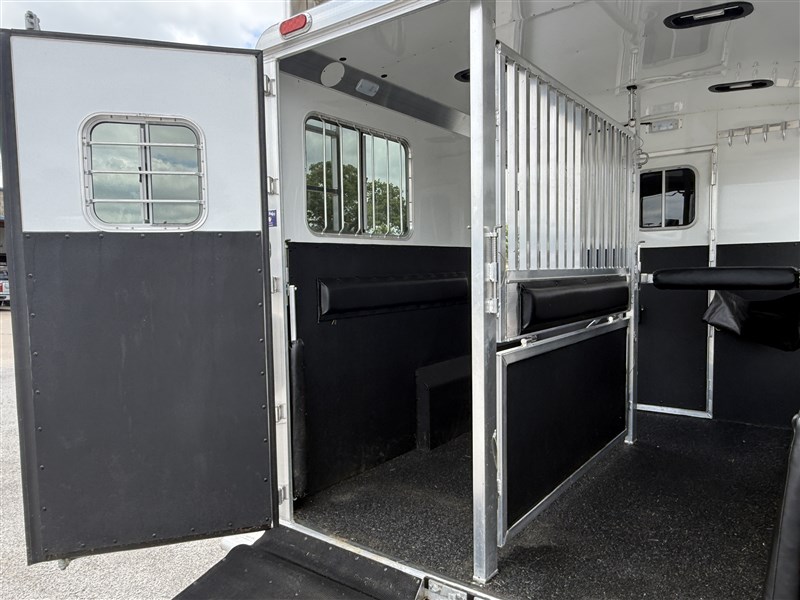 Trailer Photo 19