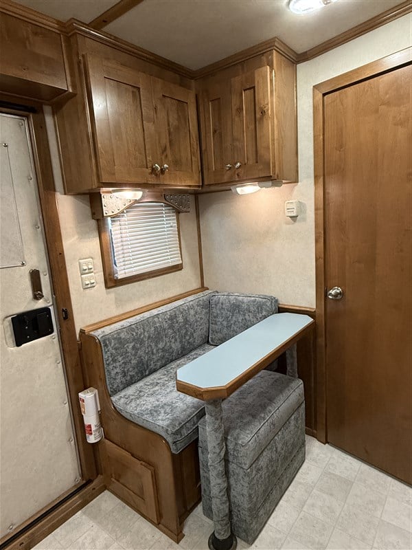 2023 4-star 2-horse straight load midtack 10' living quarters