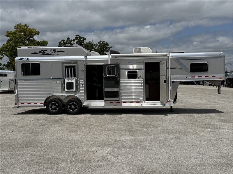 2023 4-star 2-horse straight load midtack 10' living quarters