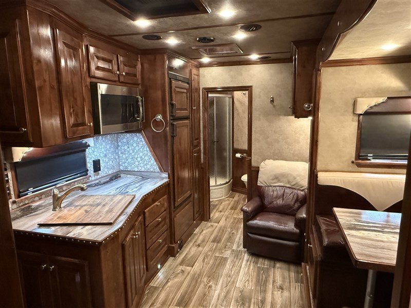 2018 Elite 3 horse 16' outback