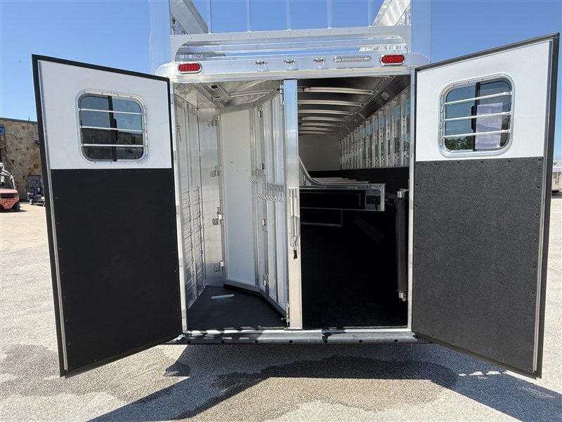 Trailer Photo 11