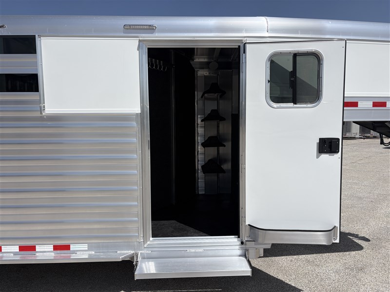 Trailer Photo 4