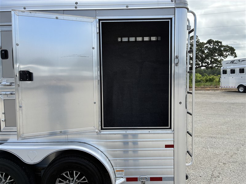 Trailer Photo 11