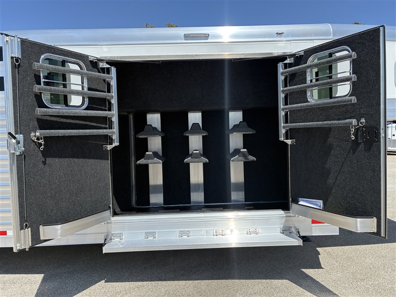 Trailer Photo 11