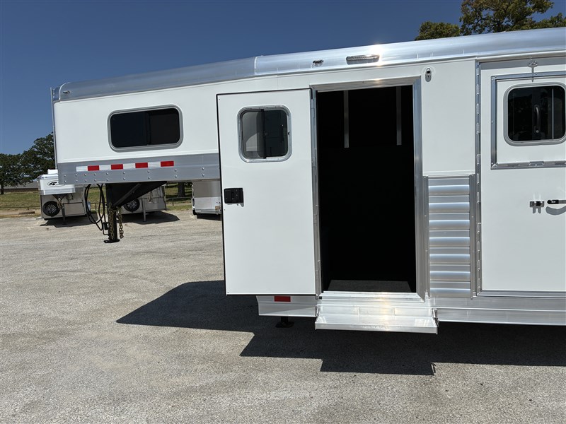 Trailer Photo 12