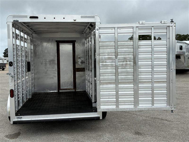 Trailer Photo 7