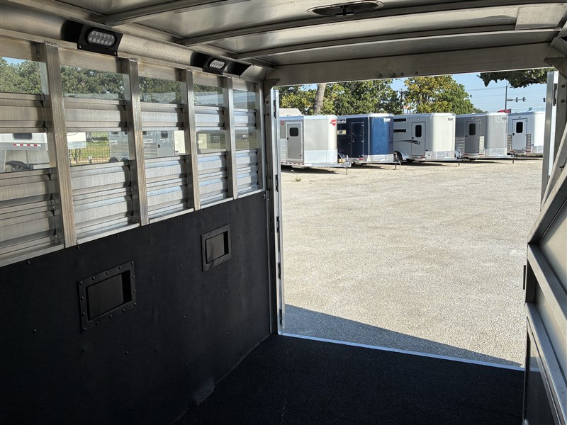 Trailer Photo 10