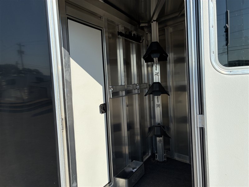 Trailer Photo 8