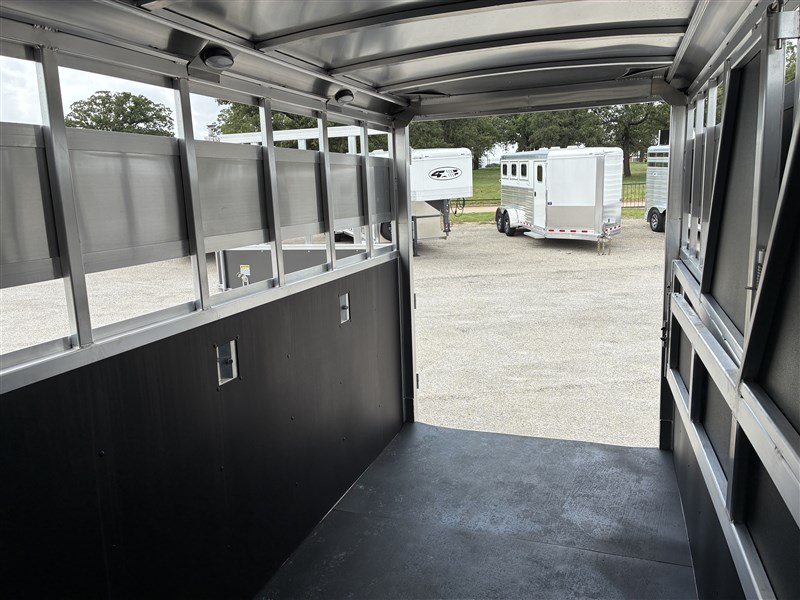 Trailer Photo 11