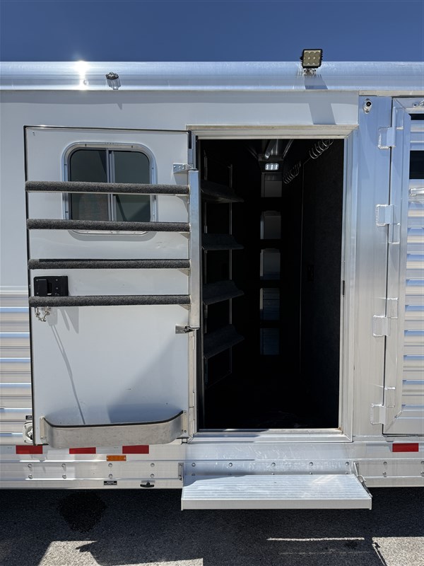 Trailer Photo 16