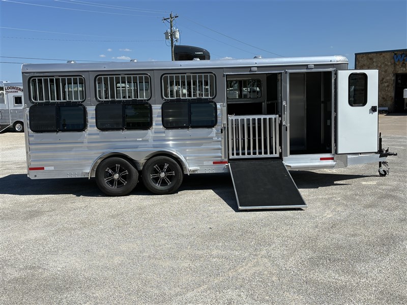 Trailer Photo 11