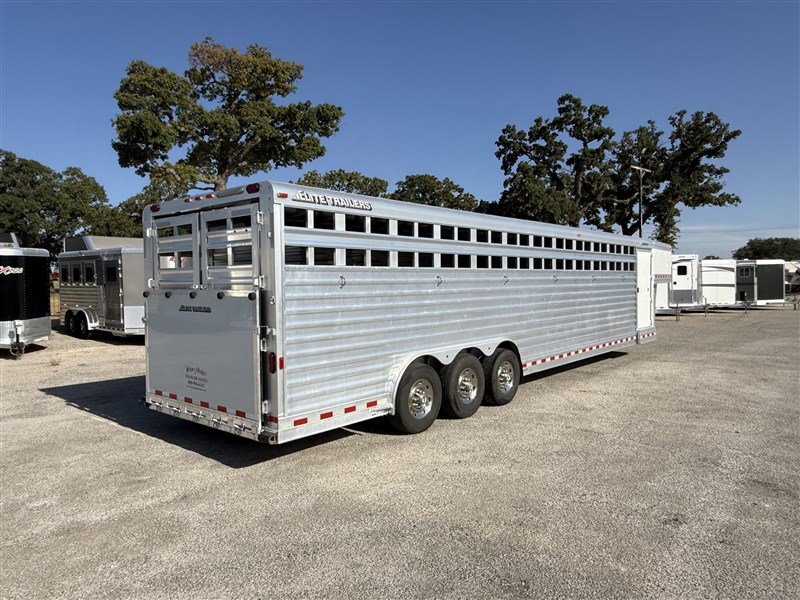 Trailer Photo 8