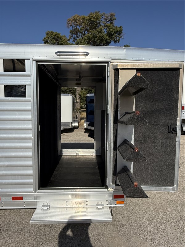 Trailer Photo 18