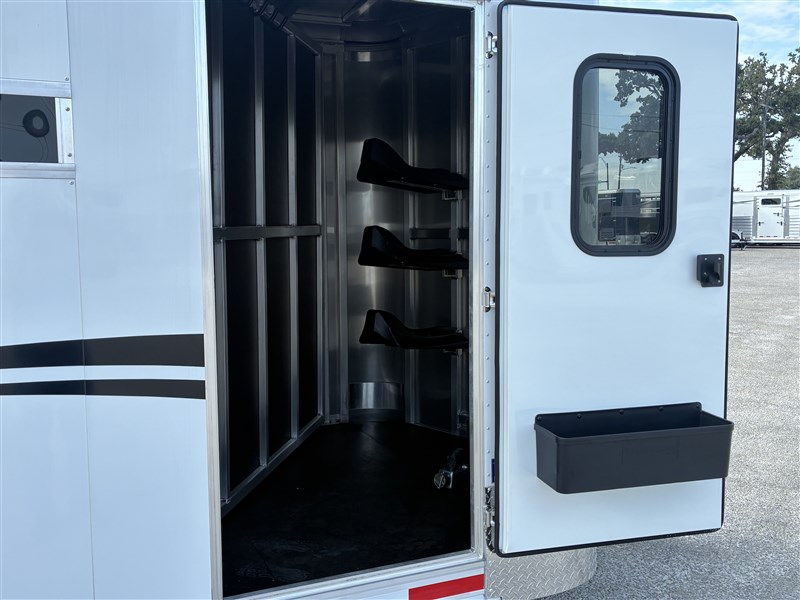 Trailer Photo 11