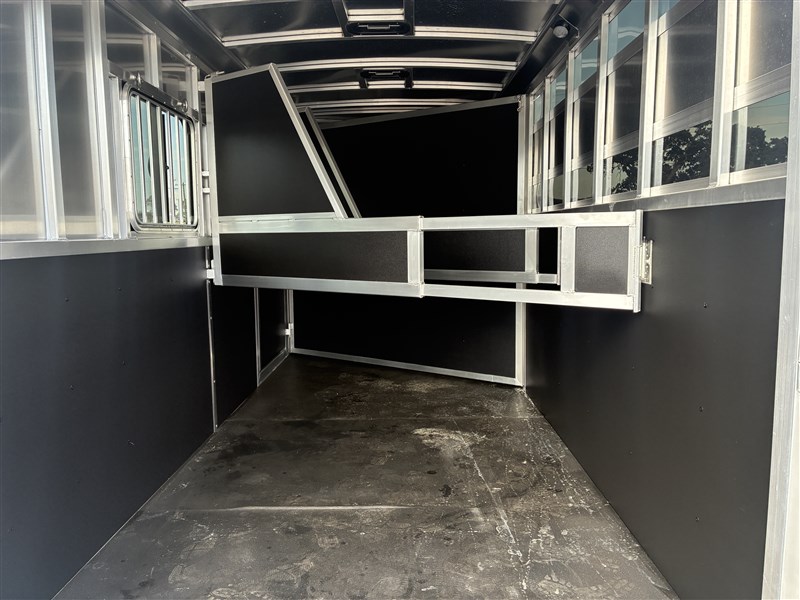 Trailer Photo 10