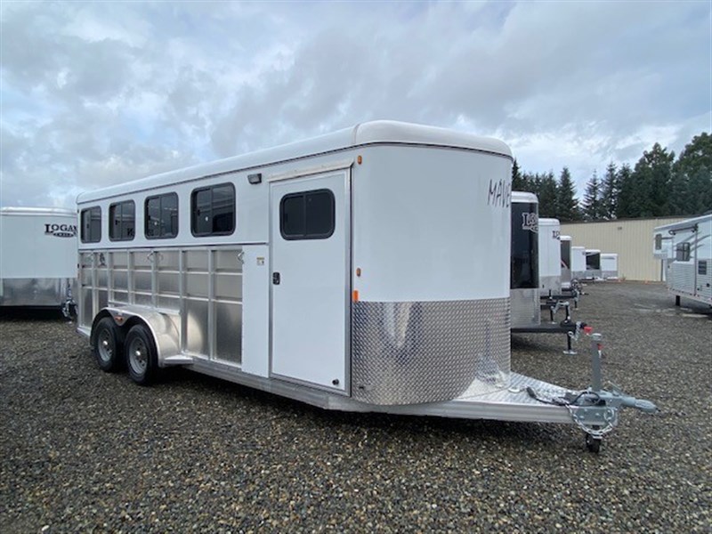 2023 Maverick 4-horse deluxe bumper pull trailer
