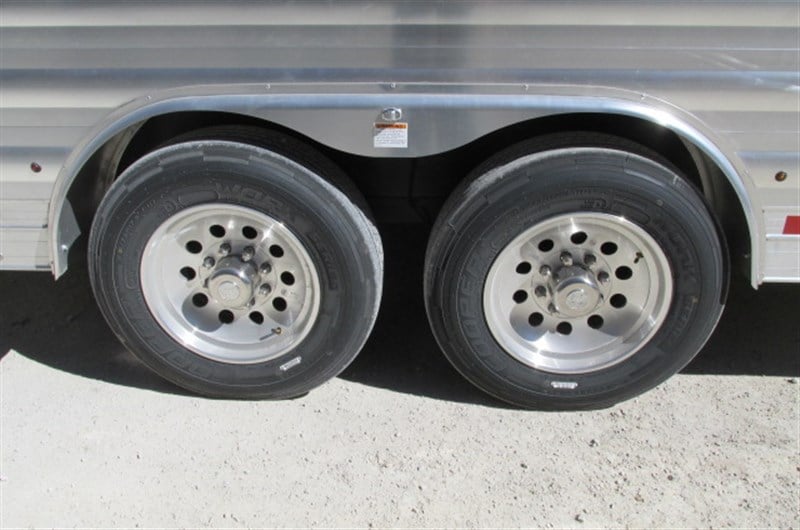 2024 Merhow 8414 stampede, 17.5" tires, ramp, sofa & dinette