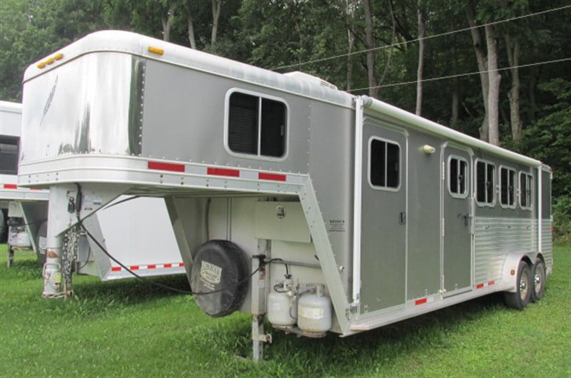 2005 Featherlite *sale $19,500! - 4 horse weekender *a/c & furnace