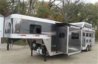 2025 3 horse Merhow - 3H summit-  8315 w/ sofa & dinette *DEMO unit