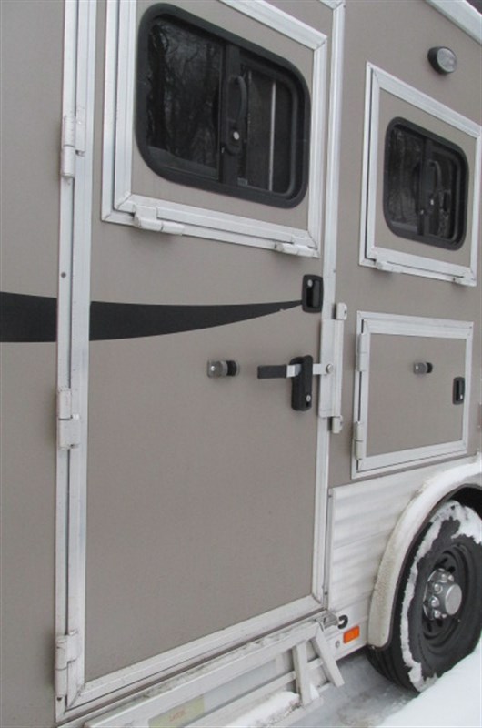 2015 Lakota - 3 horse charger 8313 slide, ramp, hayrack